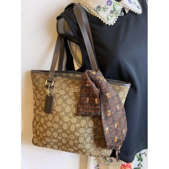 coach w all over logo w add on pooh beige brown ja - Picture 6 of 12